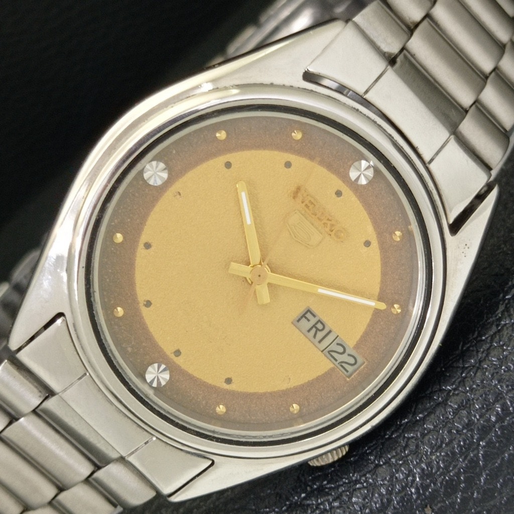 Vintage 1977 Seiko Automatic Mens Silver Watch WDaydate  Gold Accents